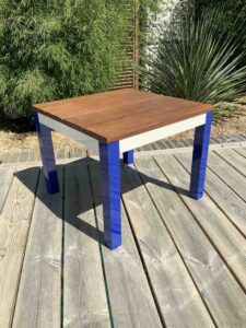 table basse laquée bleue